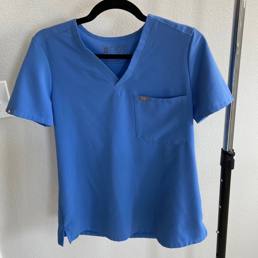 Ceil blue Fig scrub top